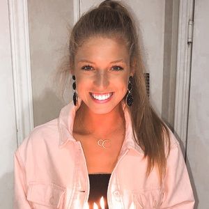 Meet your Posher, Alexiss